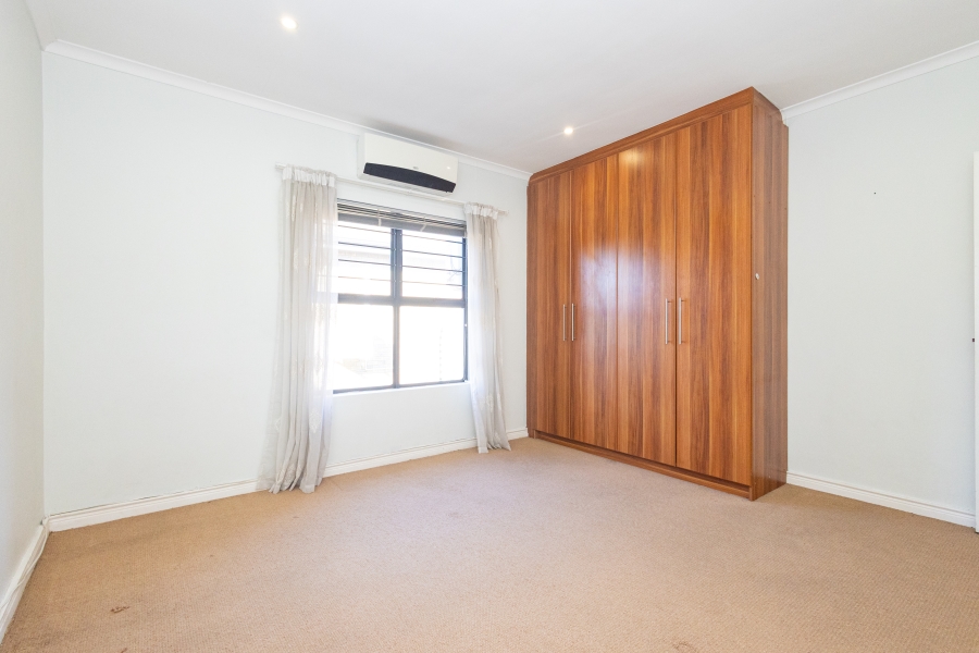 To Let 4 Bedroom Property for Rent in Kaapsig Western Cape
